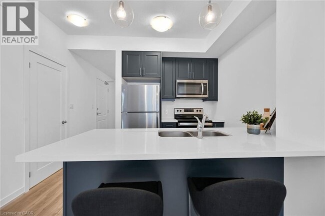 Building Photo - 470 Dundas St E