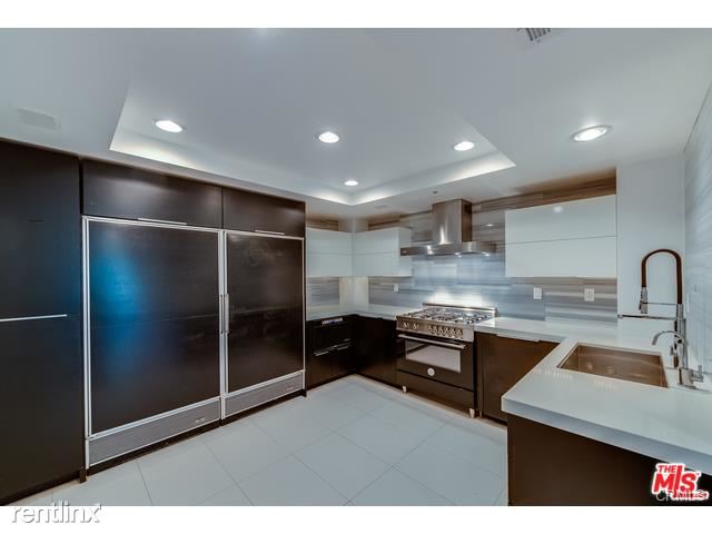 Primary Photo - 425 N Maple Dr