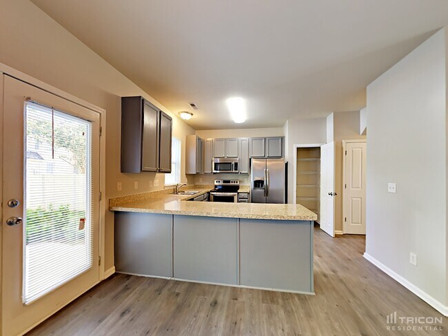 Foto del edificio - 7839 Baylis Dr