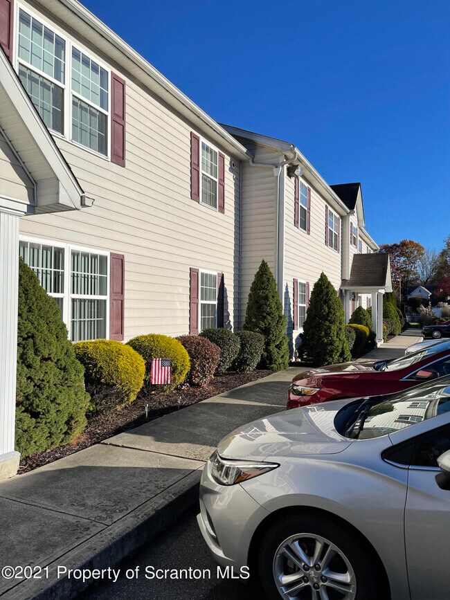 221 Elm St, Moosic, PA 18507 Room for Rent in Moosic, PA