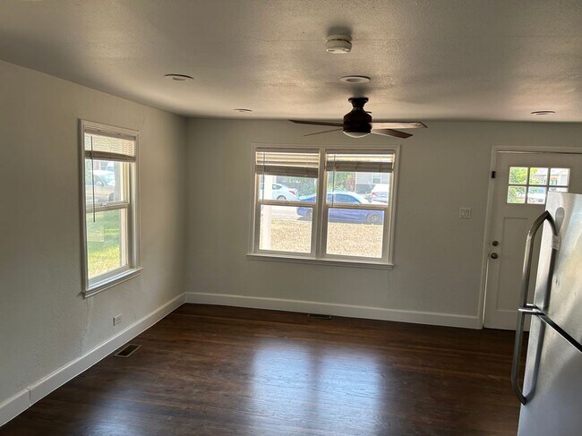 Foto del edificio - 1764 Oswego St