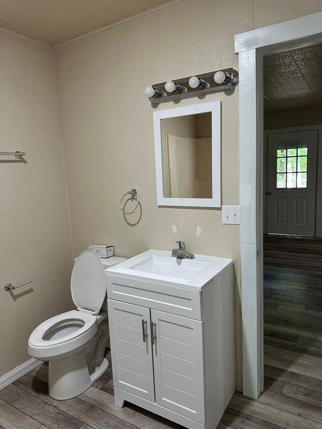 Building Photo - Remodeled 2 bedroom country home!