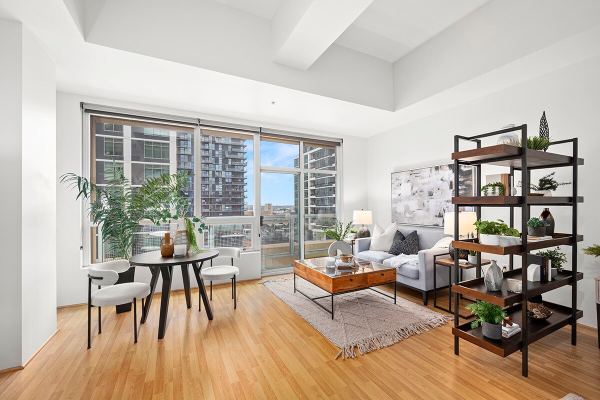 Foto principal - 350 W Ash St