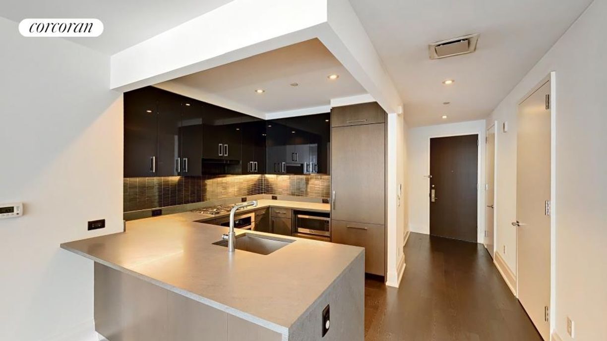 Foto principal - 50 Riverside Blvd