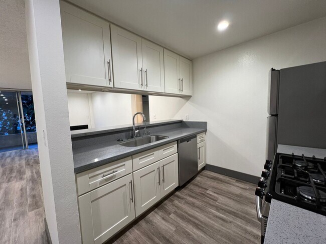 Foto del edificio - 3715 S Canfield Ave