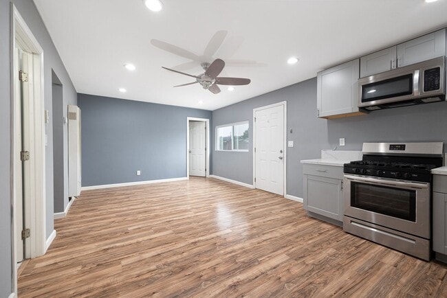 Building Photo - Recently Renovated 2 Bedroom Home with All...