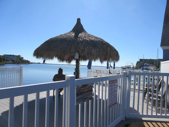 Building Photo - 390 W Cocoa Beach Cswy