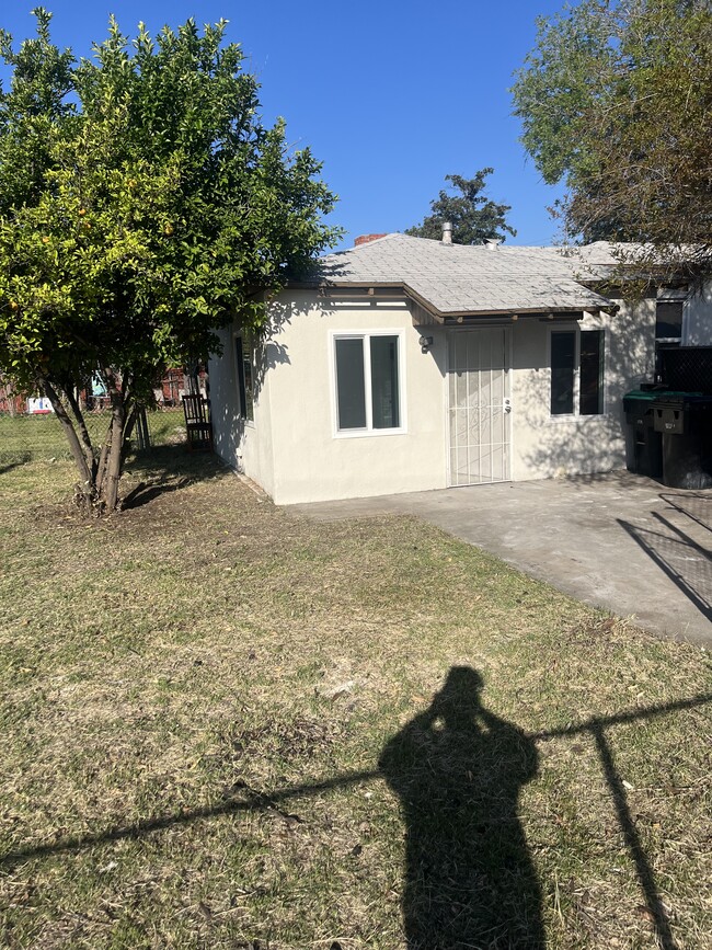 Foto del edificio - 907 W 27th St