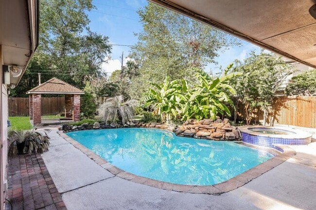 Building Photo - 411 S Cypress Estates Cir