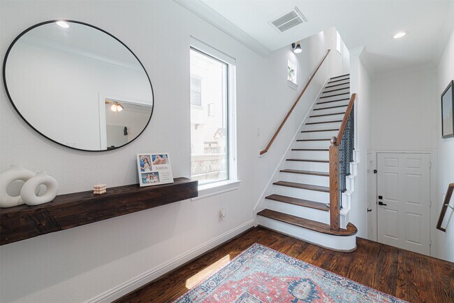 Foto del edificio - 1320 W 25th St