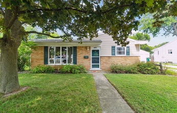 Building Photo - 4900 Woodlyn Dr