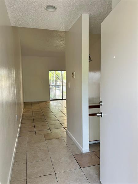 Foto del edificio - 8030 SW 21st Ct