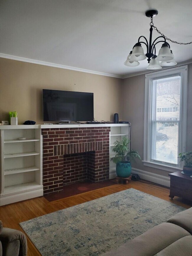 Living room - 61 Maple Ave