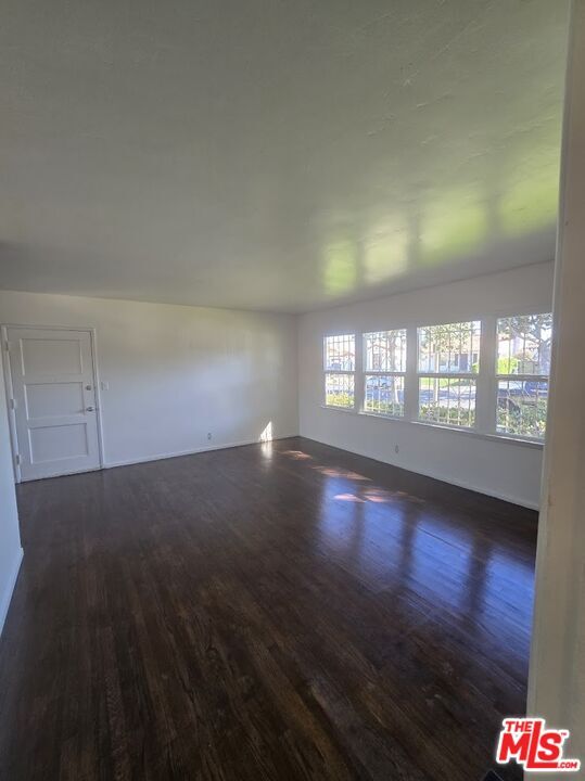 Foto del edificio - 3311 1/2 W 78th St