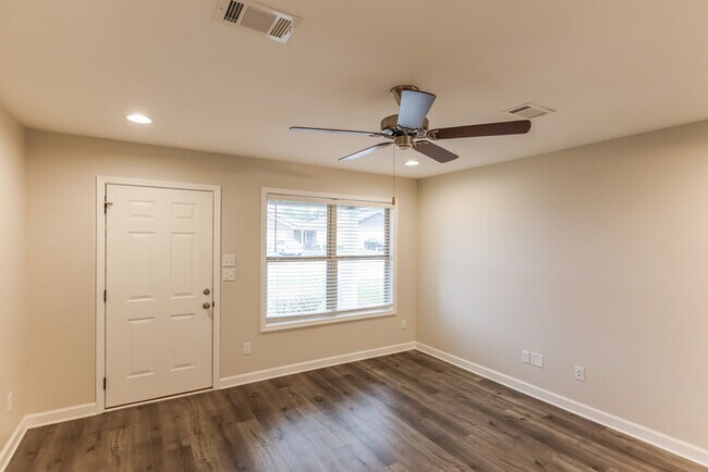 Foto del edificio - 111 Wexford Way