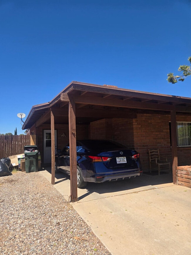 Building Photo - 583 Hegge Dr