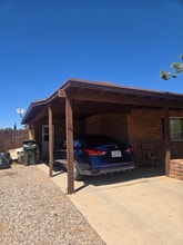 Building Photo - 583 Hegge Dr