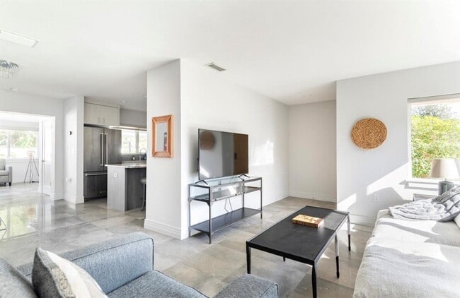Foto del edificio - 1205 W Adalee St