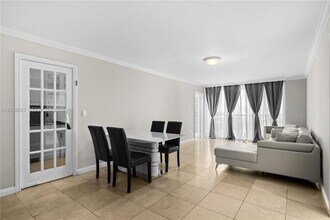 Building Photo - 18011 Biscayne Blvd