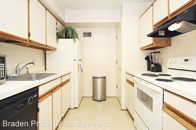 Building Photo - 2 br, 2 bath House - 103 Turtle Creek Road...