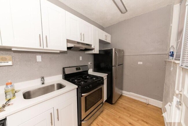 Foto del edificio - 3 bedroom in Chicago IL 60657