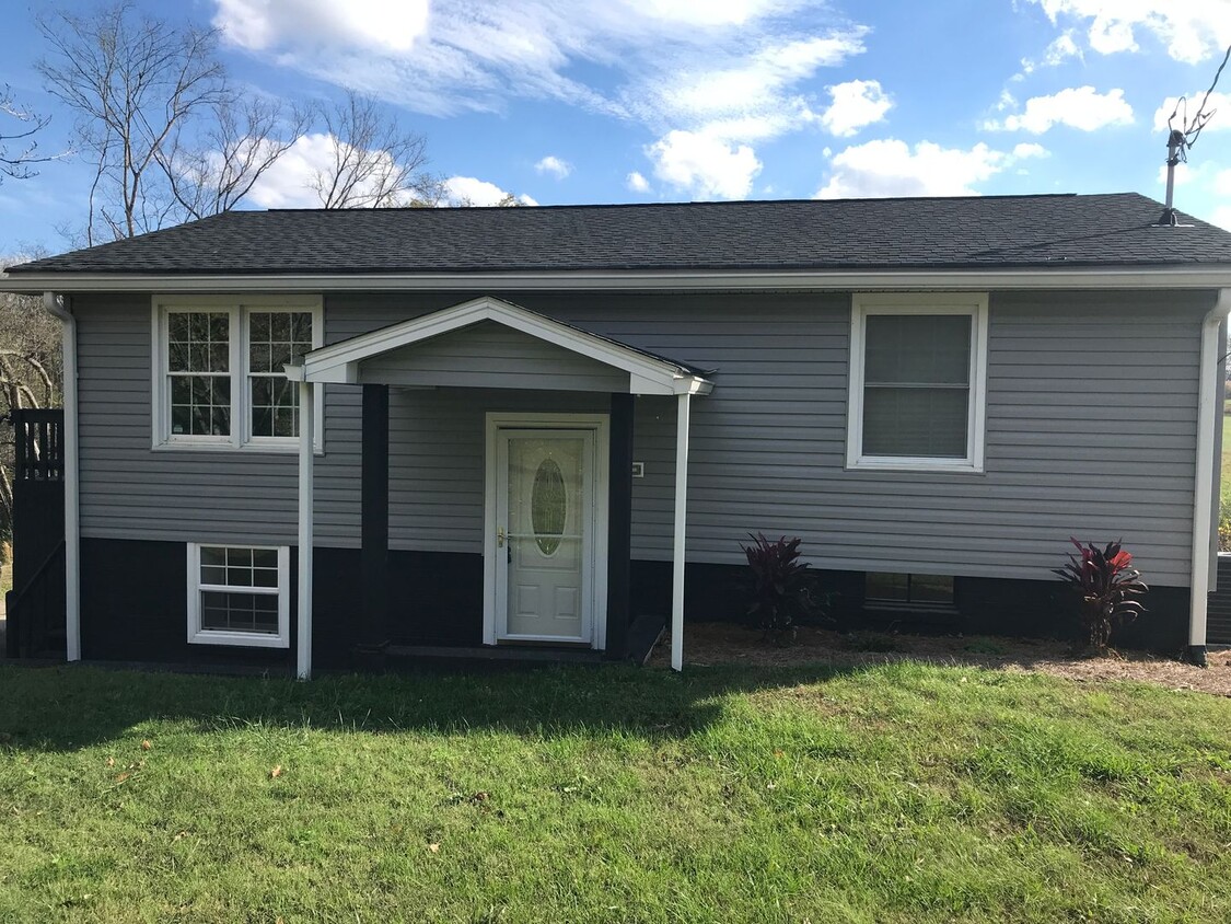 Primary Photo - Beautiful Renovation in Kingston Springs!