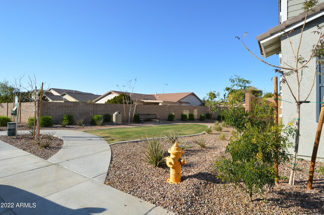 Building Photo - 1326 W Coyote Dr