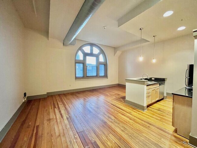Building Photo - 739 Hamilton St