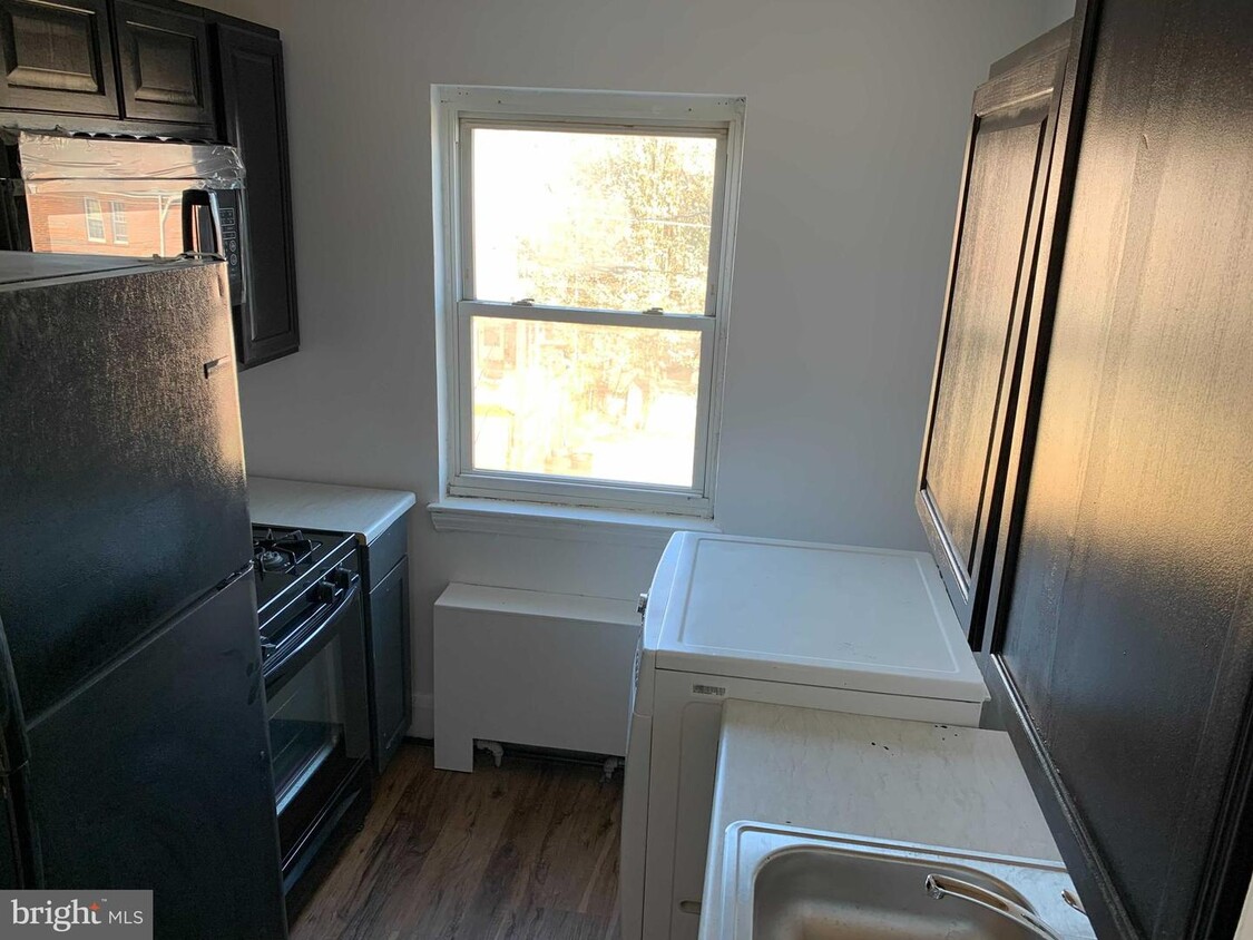 8607 Chestnut Oak Rd Unit 2FL FRONT ENTRY, Parkville, MD 21234