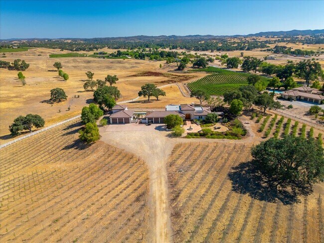 Foto del edificio - 6750 Golden Pheasant Ln