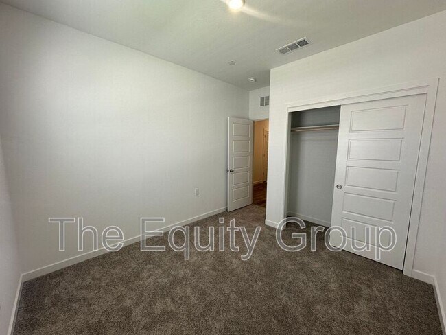 Building Photo - 2502 Cambridge Ct