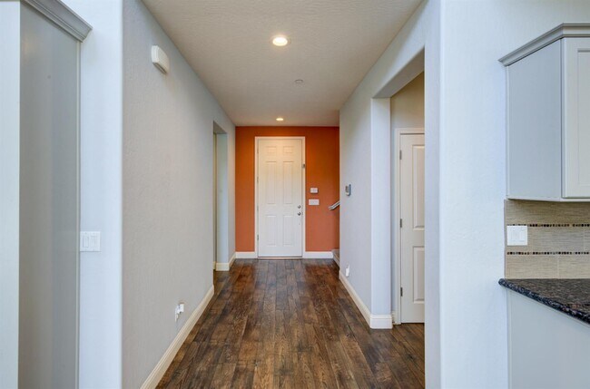 Building Photo - 1148 Cordova Ave