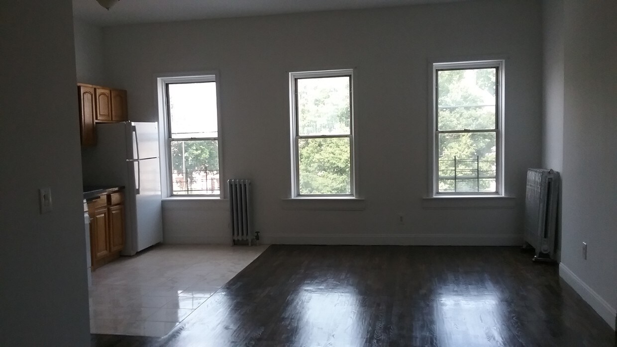 Primary Photo - 1479 Flatbush Ave