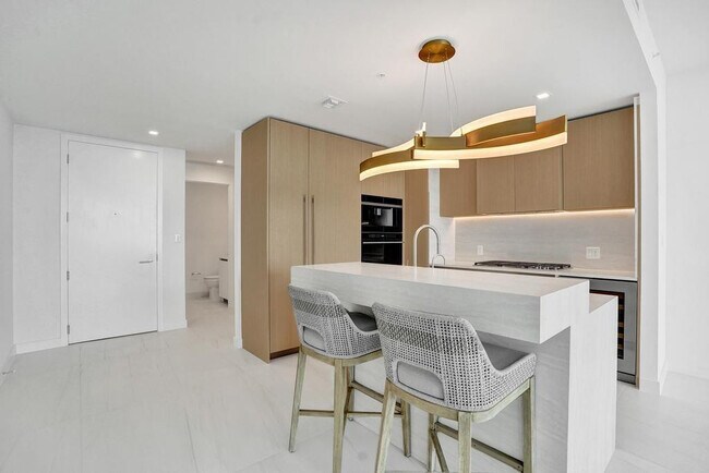 Building Photo - 900 N Ocean Blvd