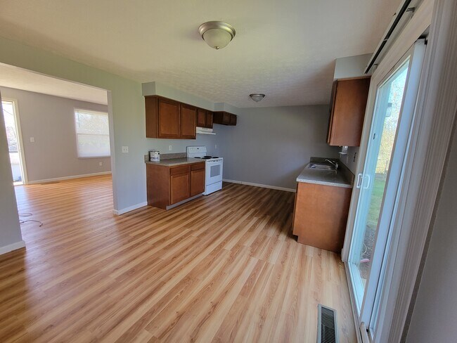Building Photo - 13636 Mogadore Ave NW