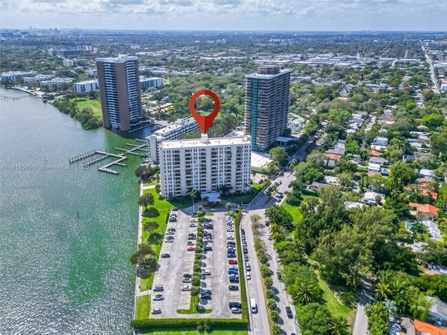 Foto del edificio - 880 NE 69th St