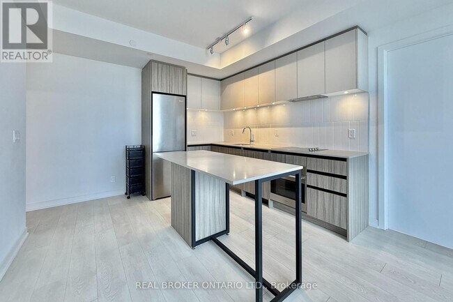 Photo du bâtiment - 7950 Bathurst St