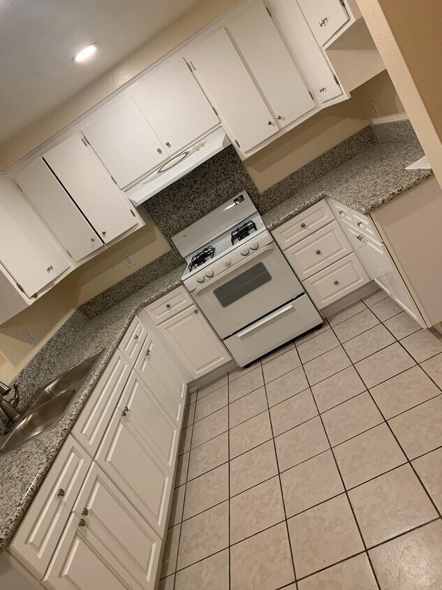 Primary Photo - 1017 Oxford Dr