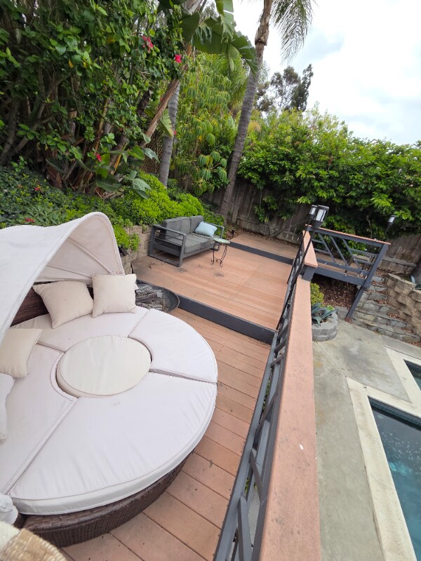 Foto del edificio - 8073 Hillandale Dr