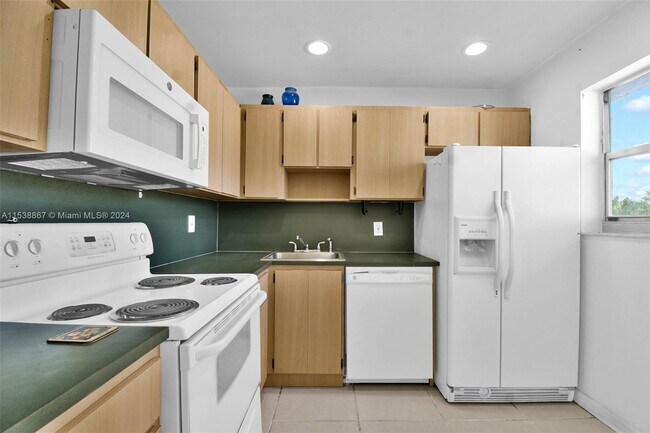 Building Photo - 618 Euclid Ave