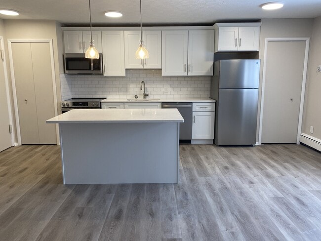 Building Photo - Cedarwood Estates Apartments