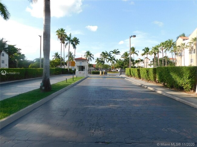 Foto del edificio - 6155 NW 186th St