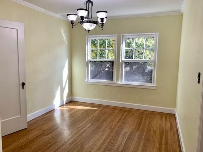 Building Photo - Adorable Three Bedroom, One-story Home in ...