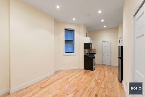 Building Photo - 228 E 26th St