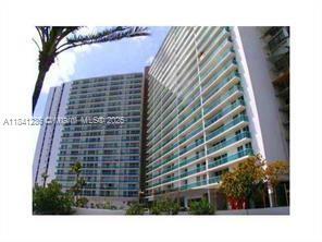 Primary Photo - 100 Bayview Dr