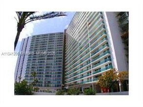 Building Photo - 100 Bayview Dr