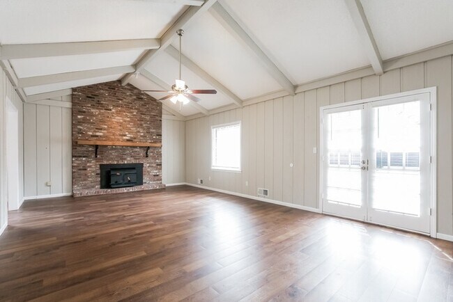 Building Photo - Cozy Home in Kansas City!