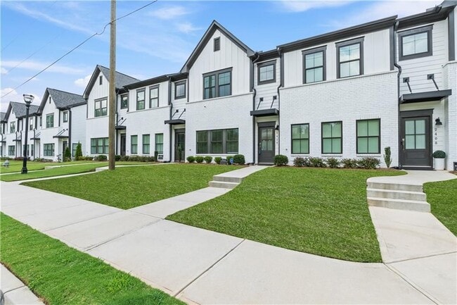 Building Photo - 2410 Lakeshore Ln