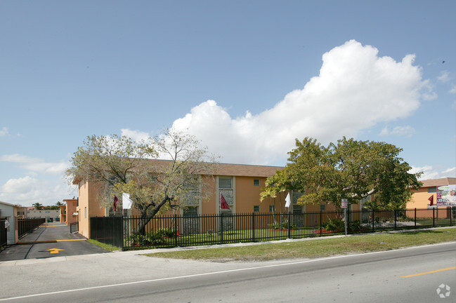 Building Photo - Gables Edge