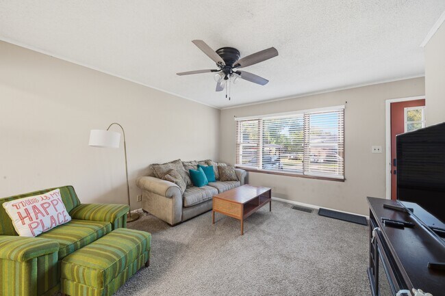 Foto del edificio - 702 E Karma Ave